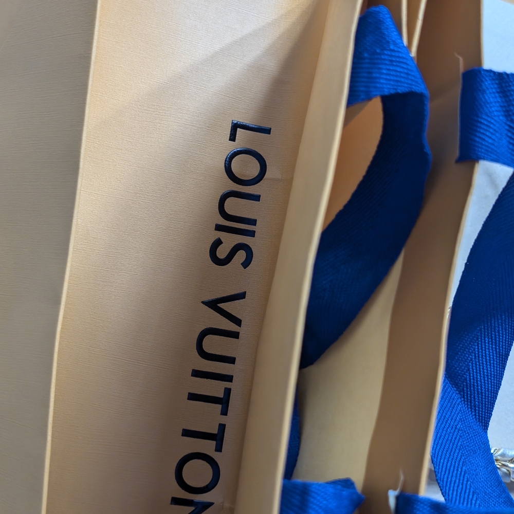 LV Capucines Nano Flower Crown: Special Edition - Picture 14 of 14